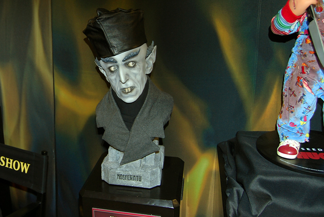 Sideshow Nosferatu bust pic 2